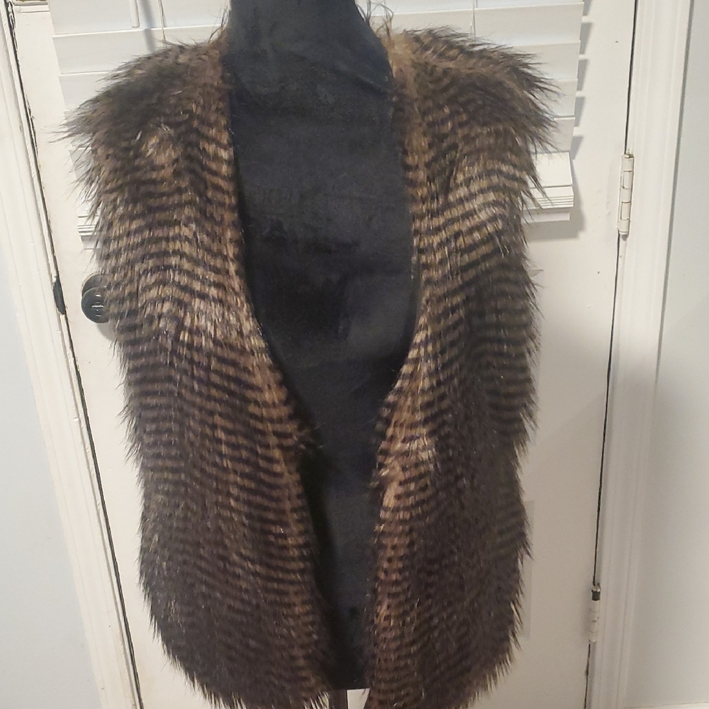 Jack Faux Fur Vest in Brown And Black